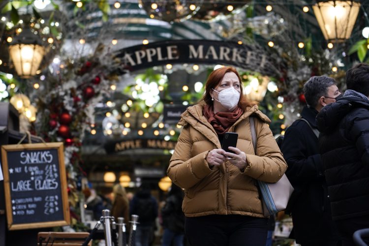 British surge seen as warning  on omicron, but responses vary